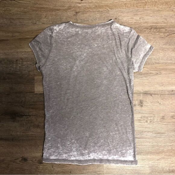 Guess Gray T-shirt, white distressed spots, Gold accent Size M - Picture 7 of 7